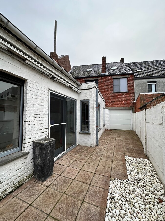 Ruime woning met 5 slaapkamers te Zwevezele 