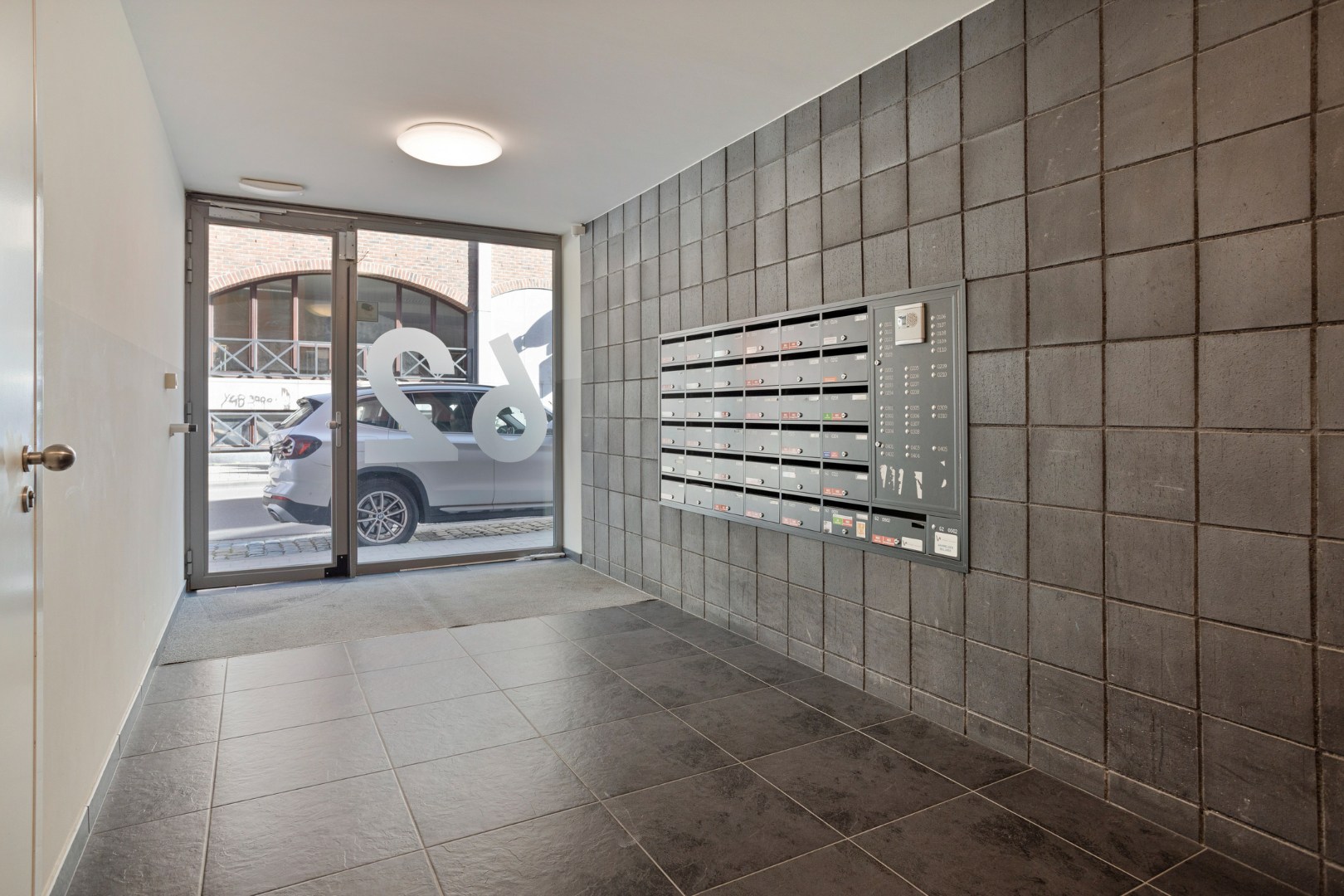 Studio met ruim terras, ondergrondse autostaanplaats en private kelderberging in Leuven! - EPC 60 kWh/m² - bewoonbare opp. 47 m² 
