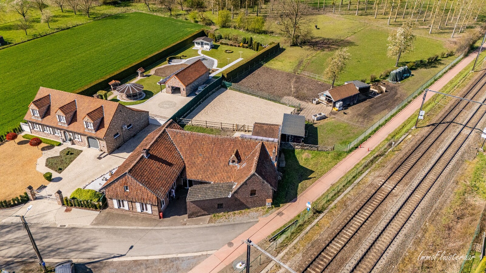 Charmante boerderij met piste en weides op ca. 59 are te Hoeselt 
