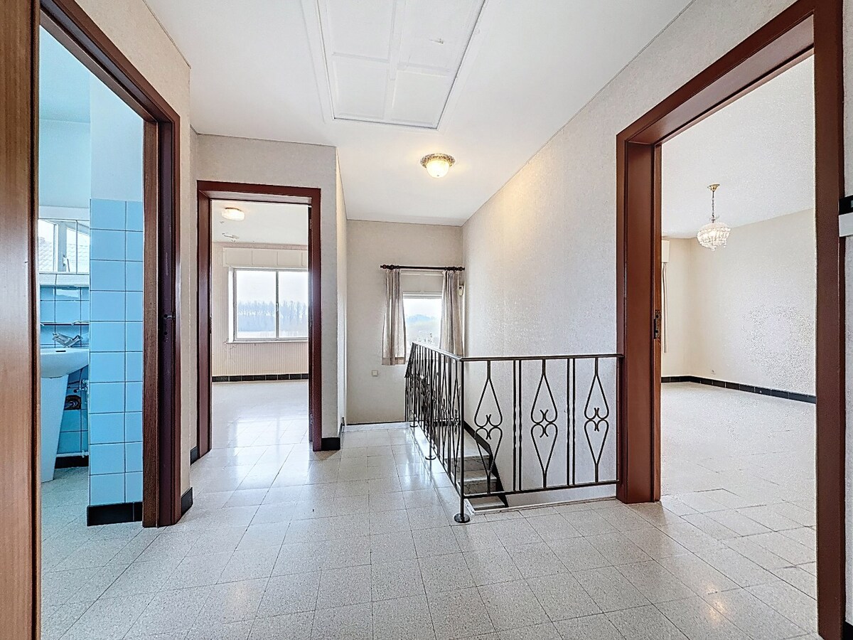 Ruime, karaktervolle woning met zuidgerichte tuin te Hillegem 