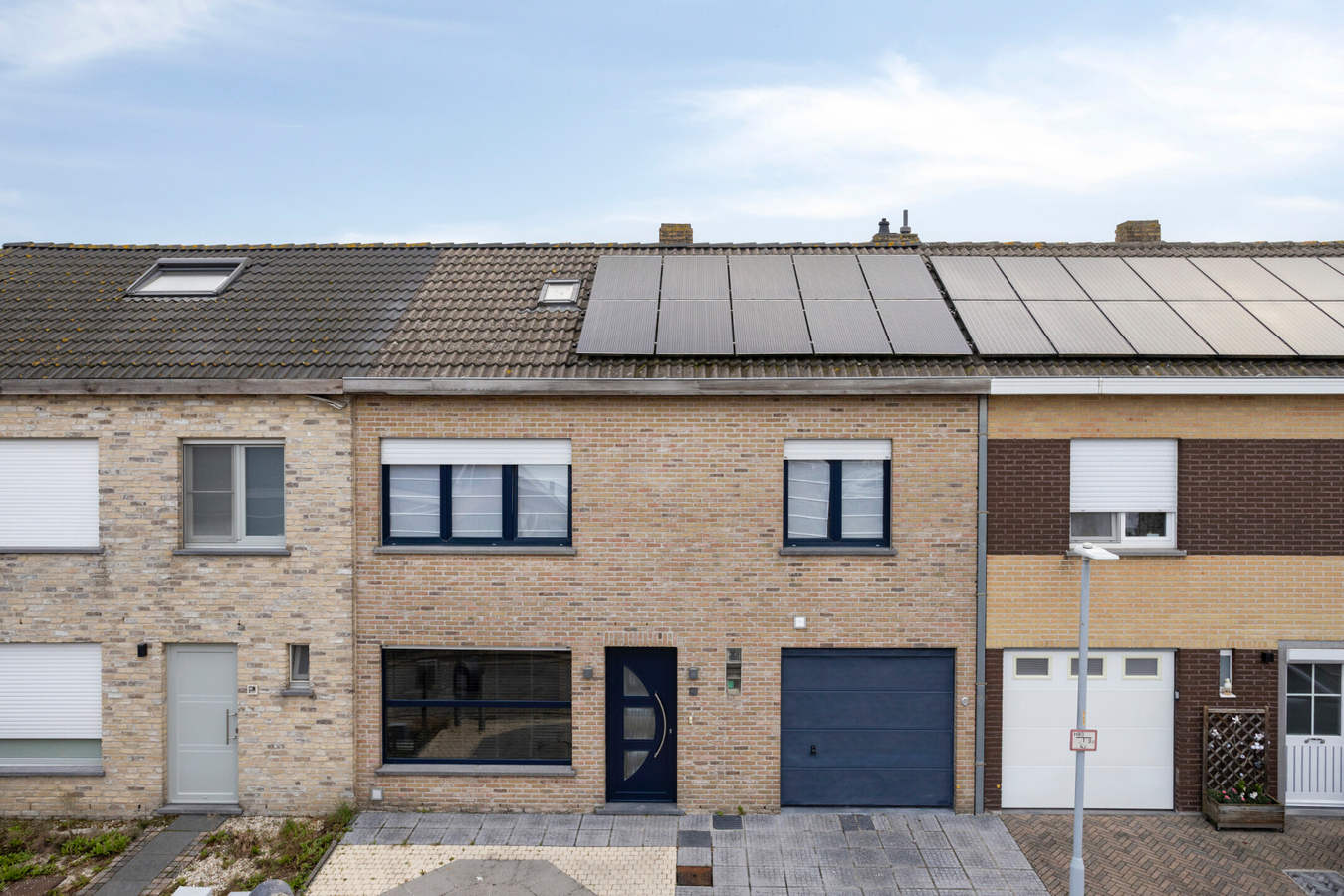 Instapklare gezinswoning in Ledegem met 3 slaapkamers en een tuin met uitweg. 