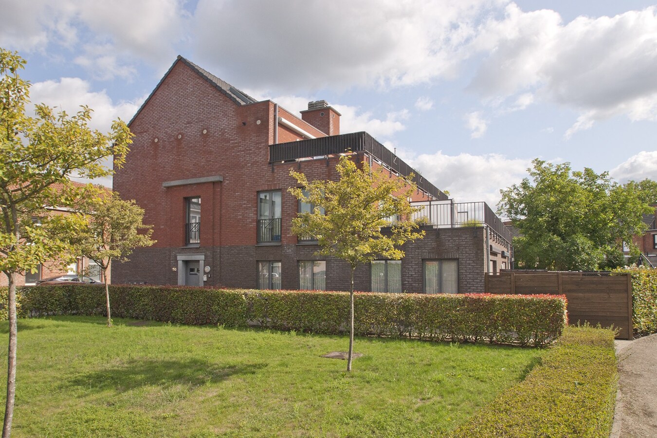 Instapklaar gelijkvloers met 2 slpks - tuin - garagebox 