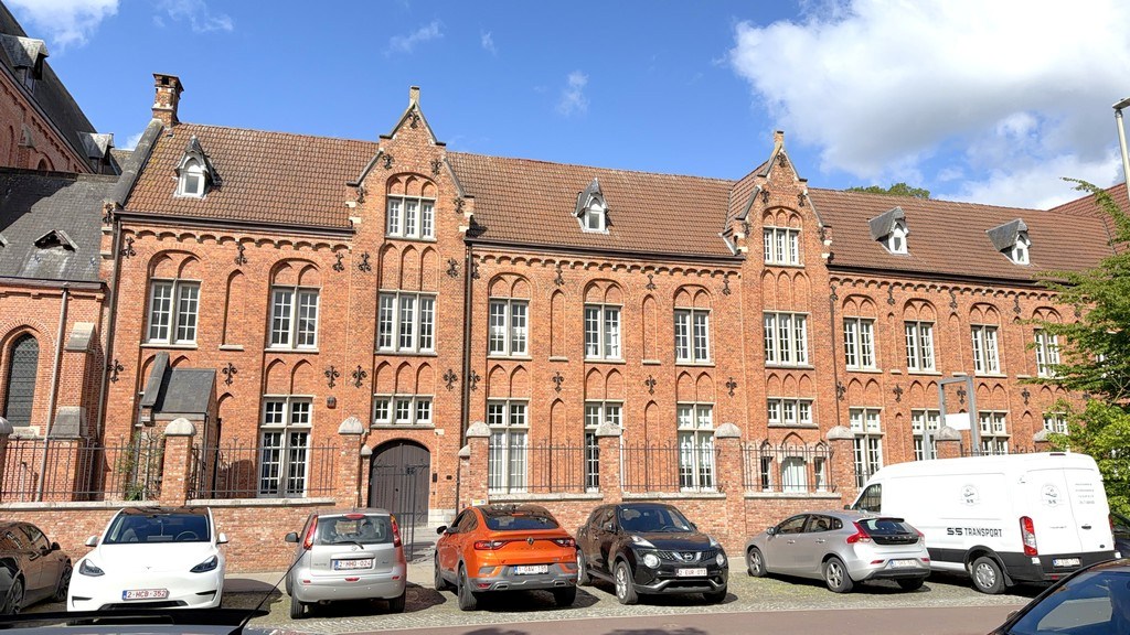 Prachtige kantoren te huur in voormalig capucienenklooster te Aalst