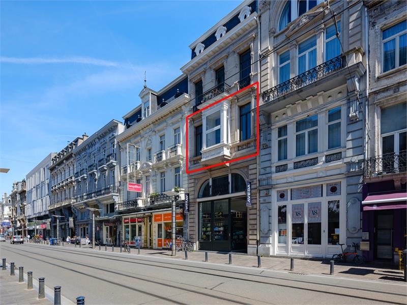 Riant appartement met luxe afwerking op top locatie 