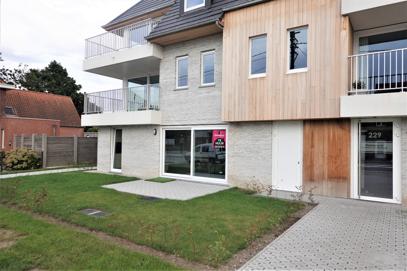 Recent nieuwbouwappartement met tuin te Zedelgem 