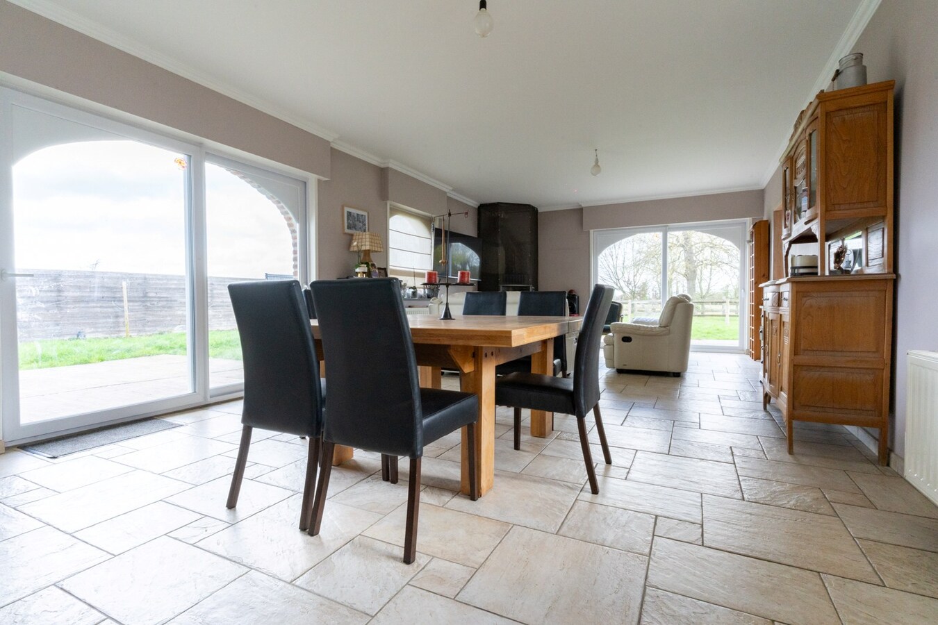 Ensemble immobilier érigé sur 2448m² (Corps de ferme, profession libérale, SPA Airbnb) 