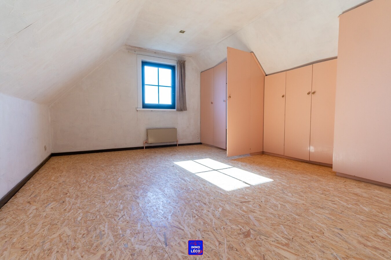 Villa "Semi Plain-Pied" érigée sur une parcelle de 669m², 2 garages, parking privé ! 