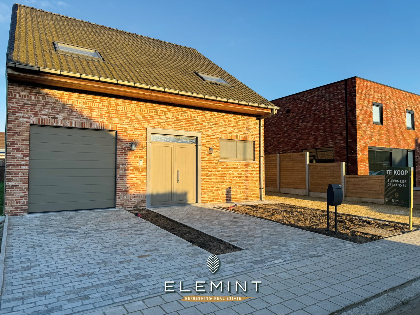 Rekkem. Ruime halfopen woning met 5 slaapkamers, tuin &amp; garage 