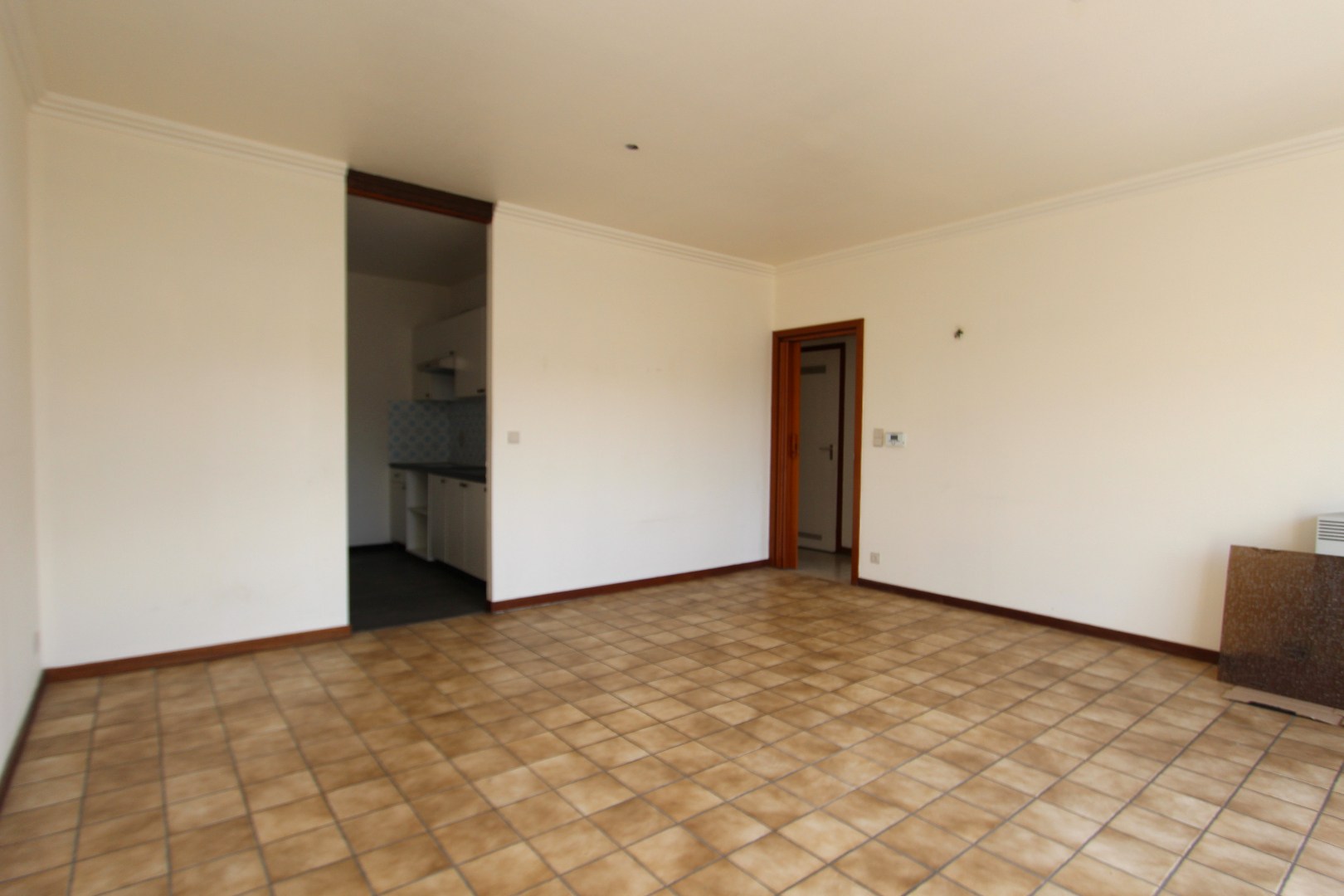 woonkamer met doorgang keuken