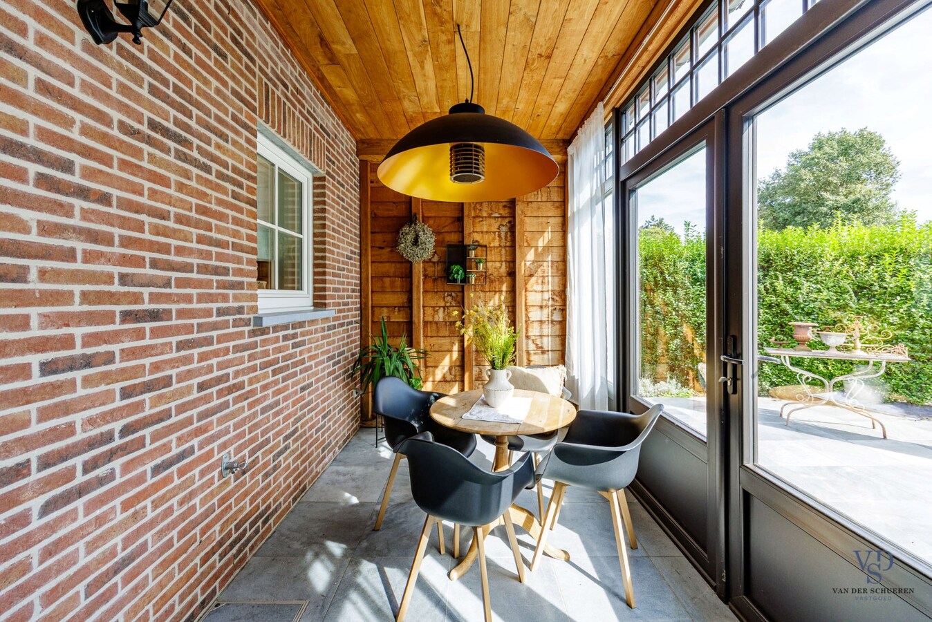 Hedendaagse villa in landelijke stijl 