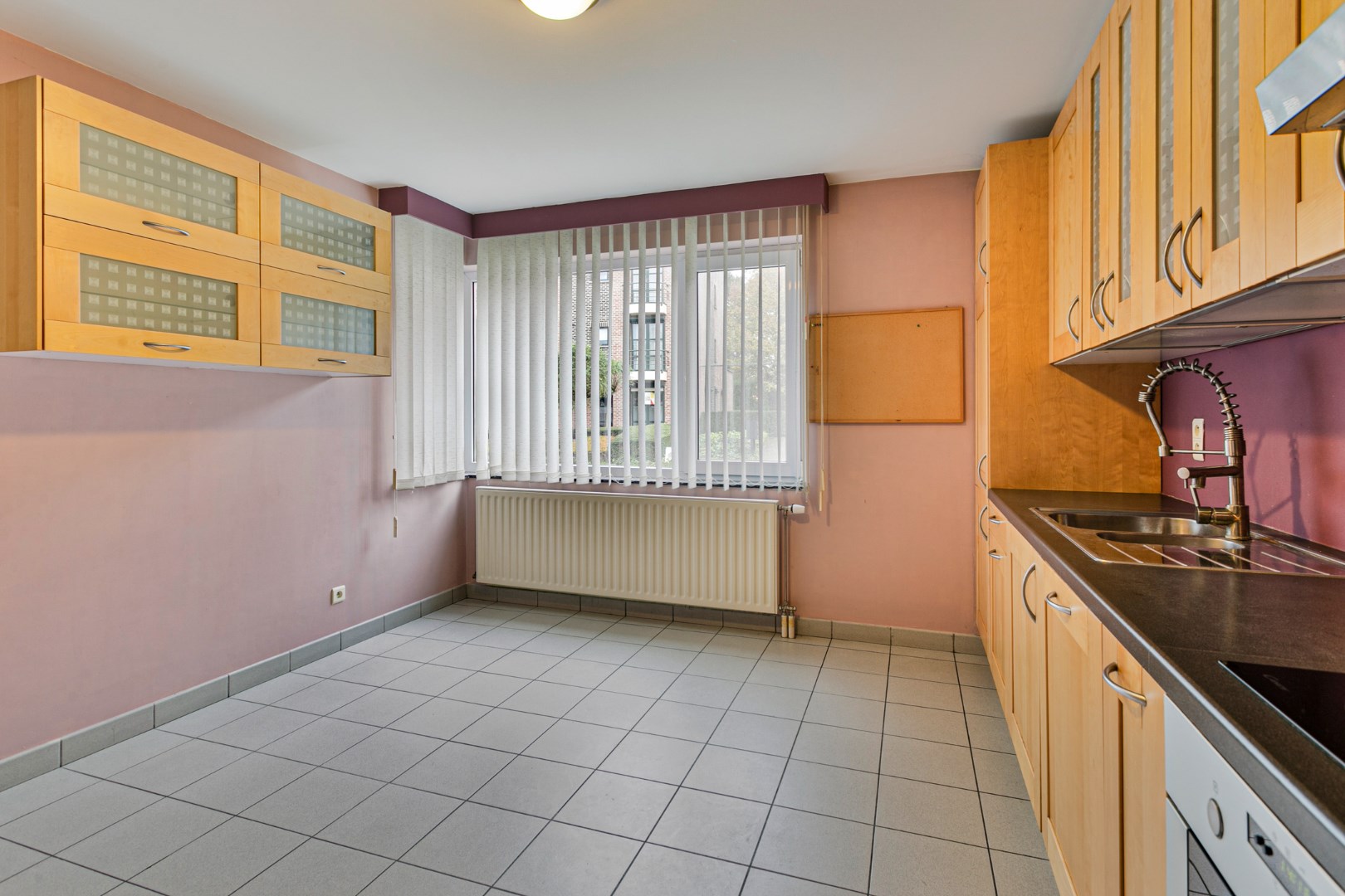 Goed gelegen woning met 3 slaapkamers en parkeerplaats - EPC 204 kWh/m² - bewoonbare oppervlakte 135m² 