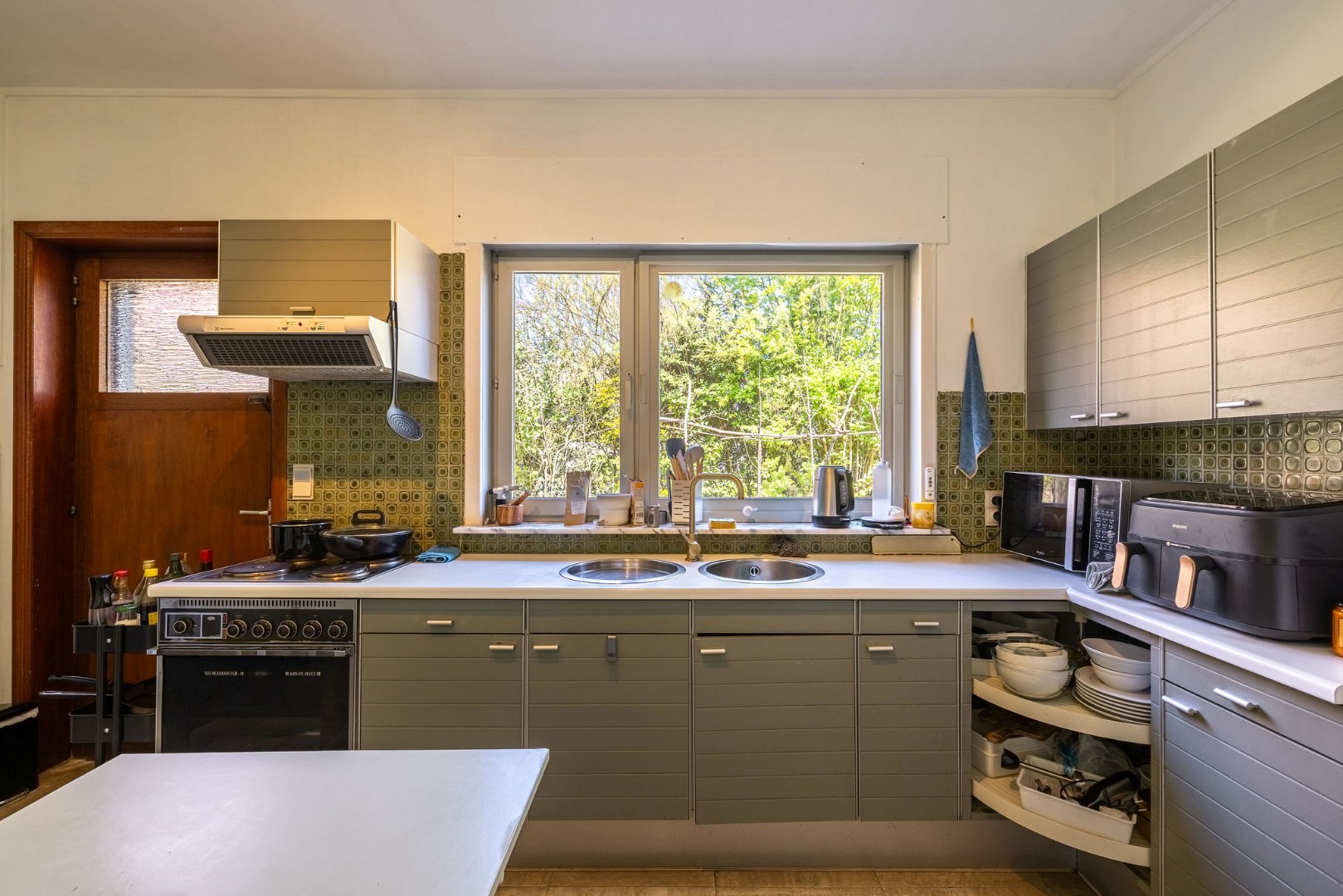 Karaktervolle villa met royale volumes op perceel van 1100m2 nabij de E40 