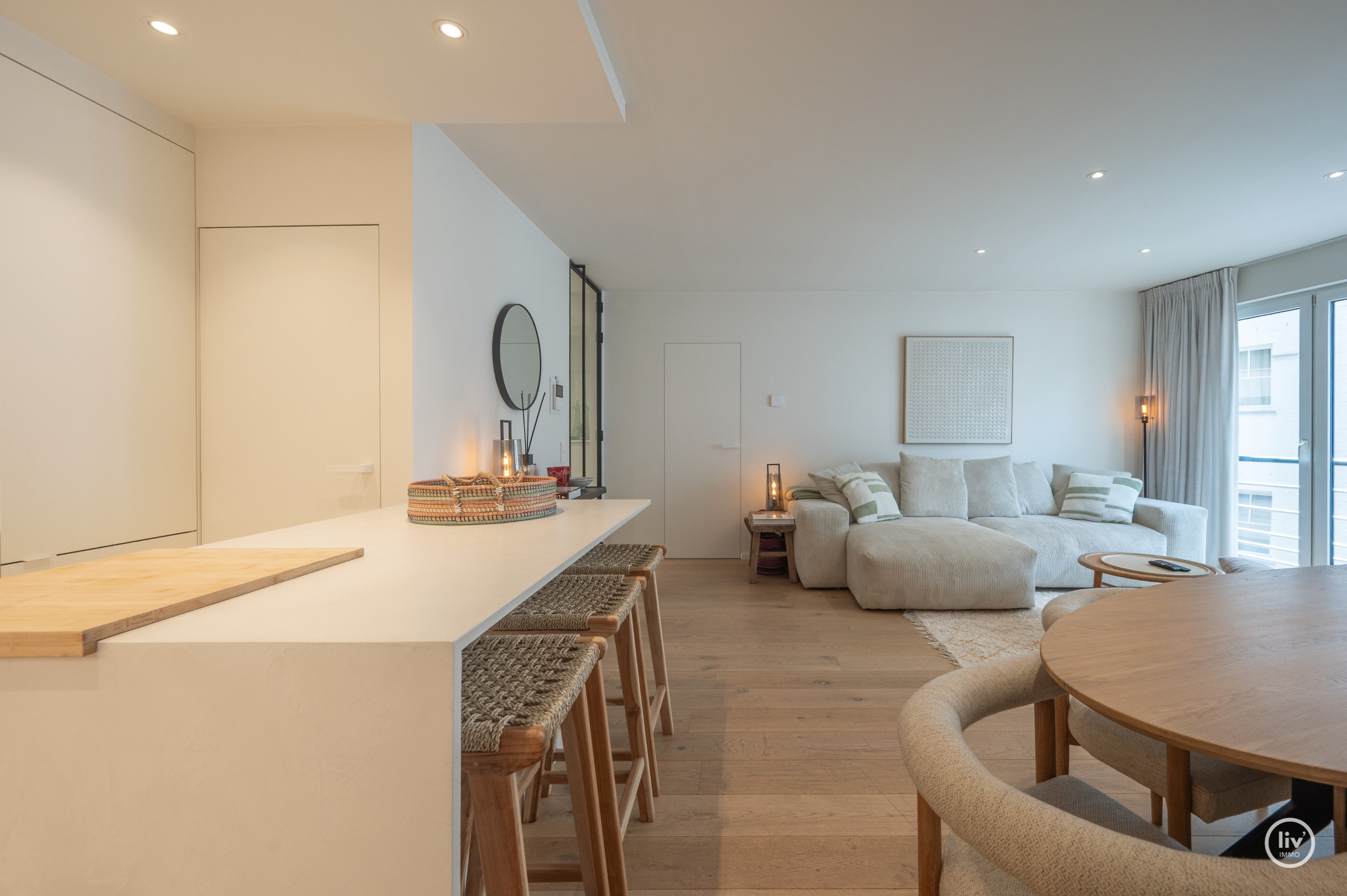 Prachtig gerenoveerd 1 slaapkamer appartement centraal gelegen in een rustige zijstraat van de Zoutelaan te Knokke. 