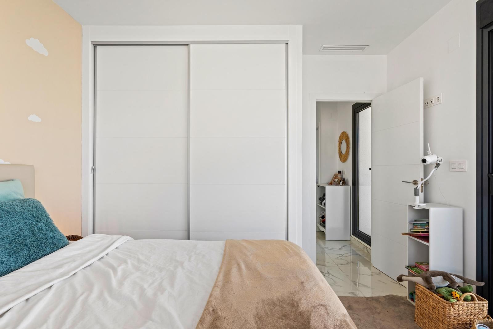 Volledig ingerichte moderne recent gebouwde villa met 3 slaapkamers, Los Montesinos 