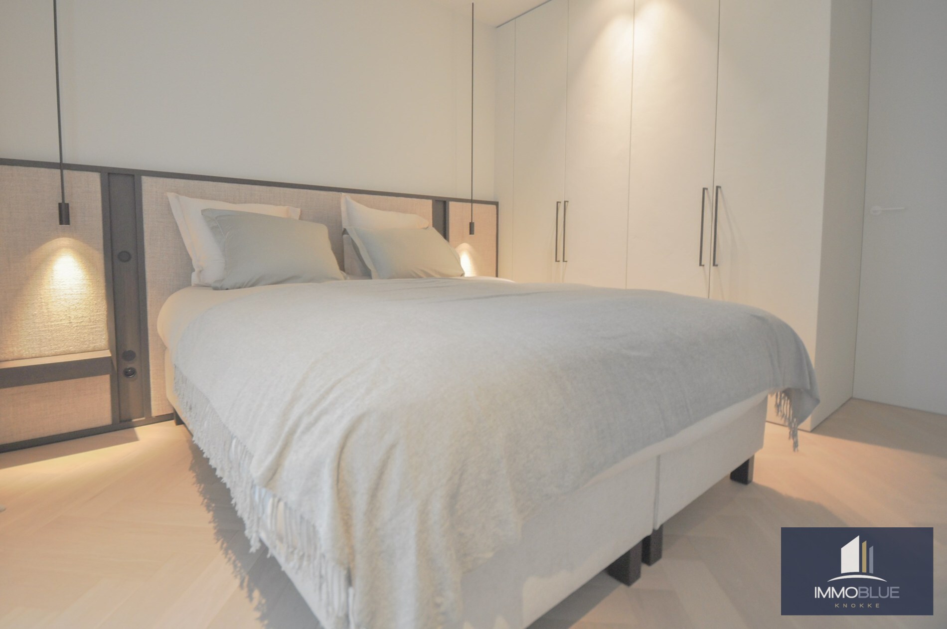 Uitzonderlijk, tijdloos volledig gerenoveerd appartement met een open zicht . 