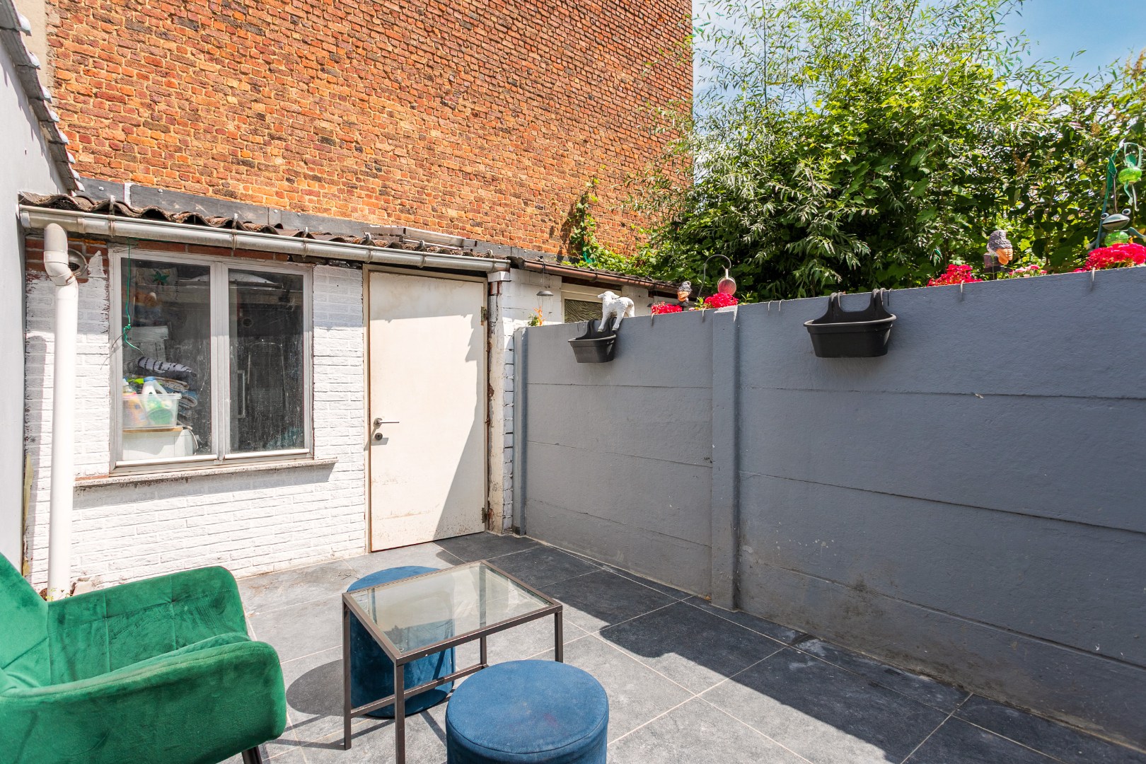 Instapklare woning met 4 slpks en binnenkoer op uitstekende ligging in centrum Halle 