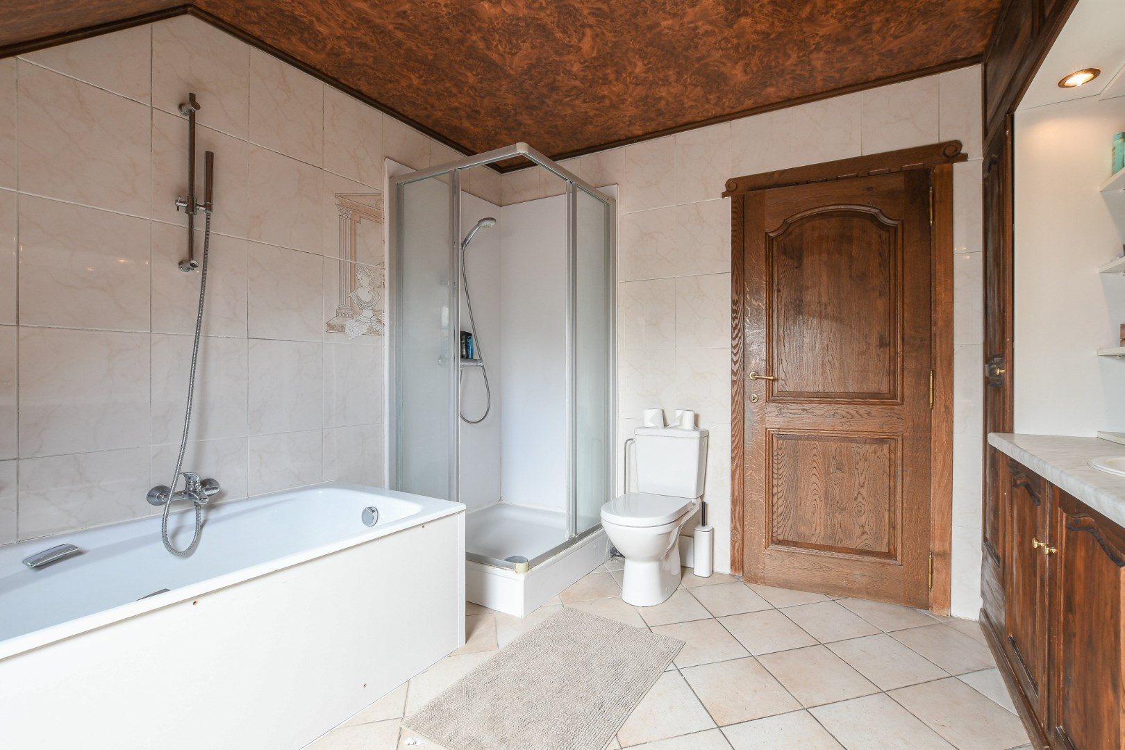 Ruime bel-etagewoning met tuin en bijgebouw, vlakbij centrum De Haan 