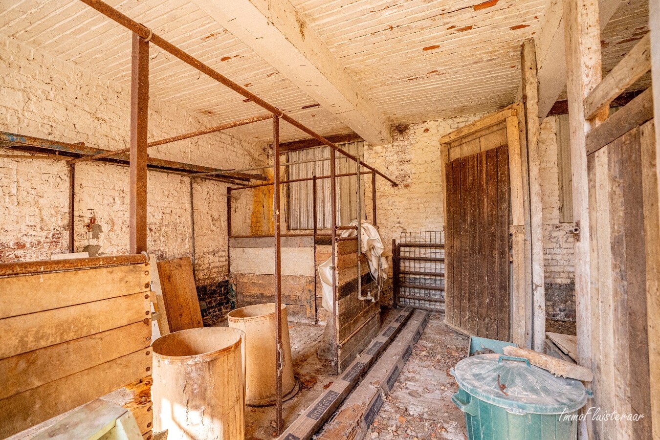 Unieke vierkantshoeve op een landelijke locatie op ca. 3 ha te Herne. 