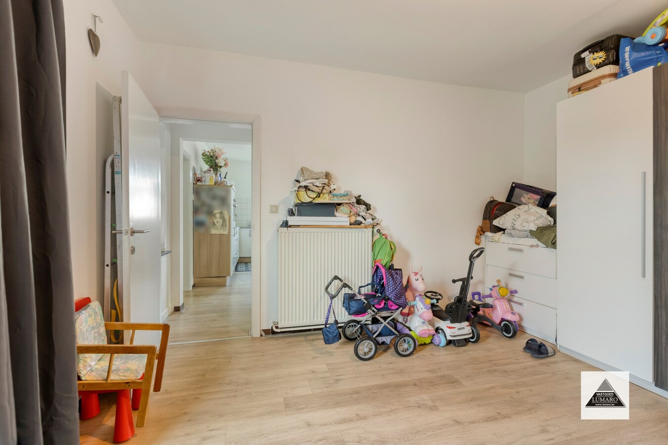 Gelijkvloers appartement met tuintje en parking 
