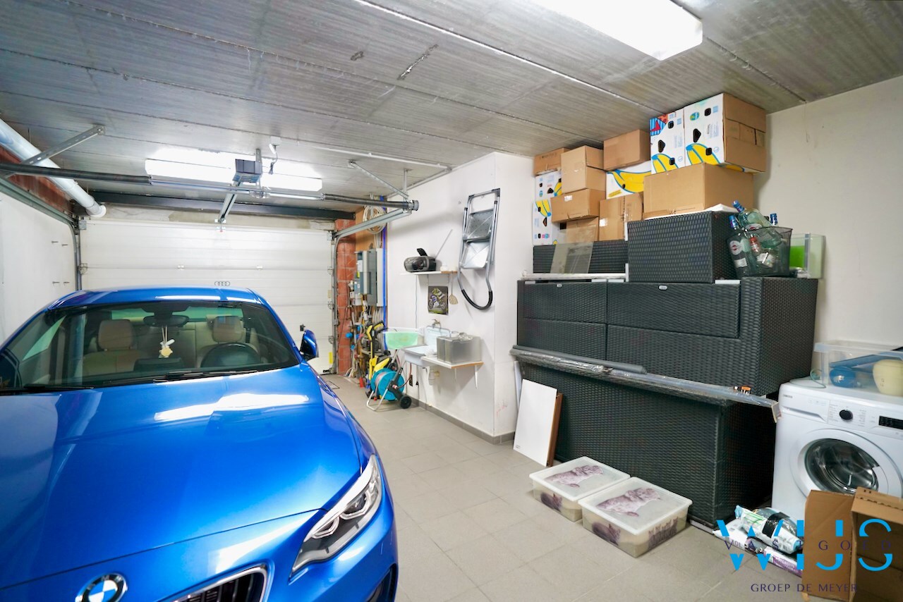 Ideale gezinswoning op 555 m² met 2 garages te Evergem ! 