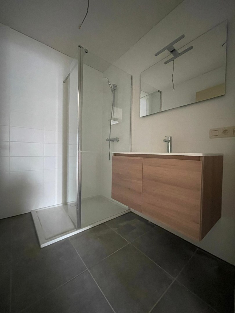 Recent appartement, gelegen op de eerste verdieping, met 2 slaapkamers! 