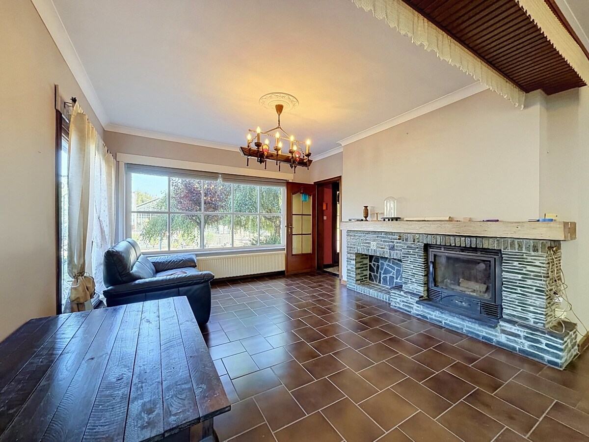 Ruime sixties villa op 3.630m² nabij dorpskern Steenhuize 