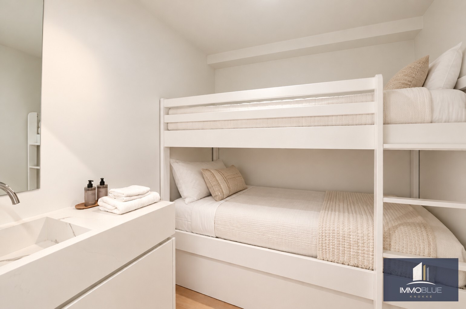 Subliem gerenoveerd appartement met frontaal zeezicht en een tijdloze, uiterst verfijnde afwerking. 