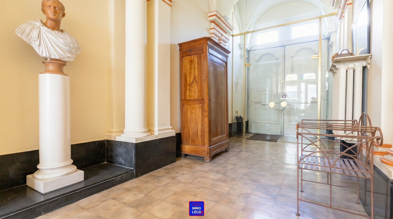 Maison de Maître chargée d'histoire, une propriété unique dans le centre-ville ! 