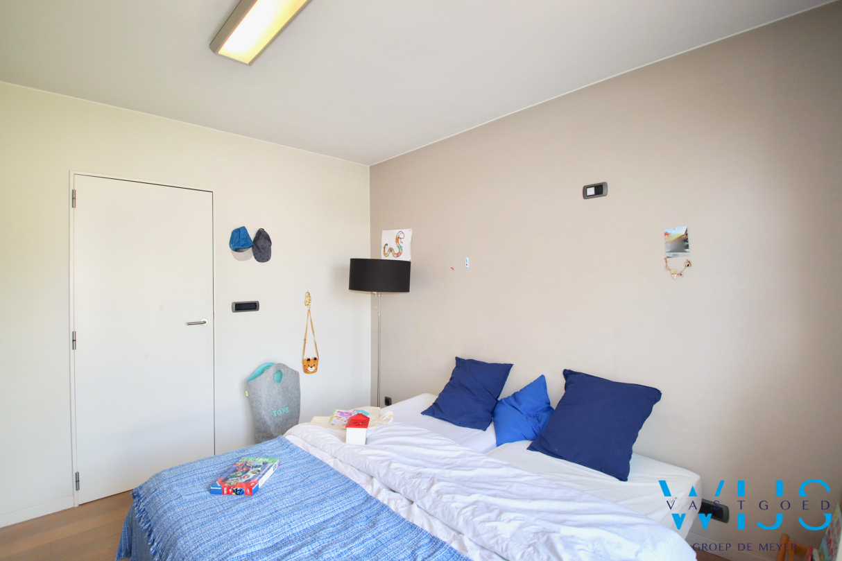 Karaktervol woonhuis met 5 slaapkamers &amp; prachtige tuin te CENTRUM Assenede ! 