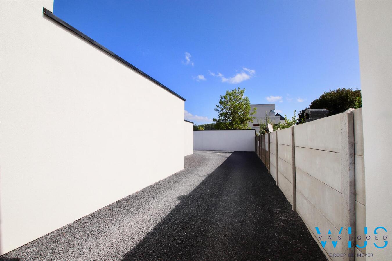 Gelijkvloers appartement met TUIN &amp; GARAGE te Zelzate! 