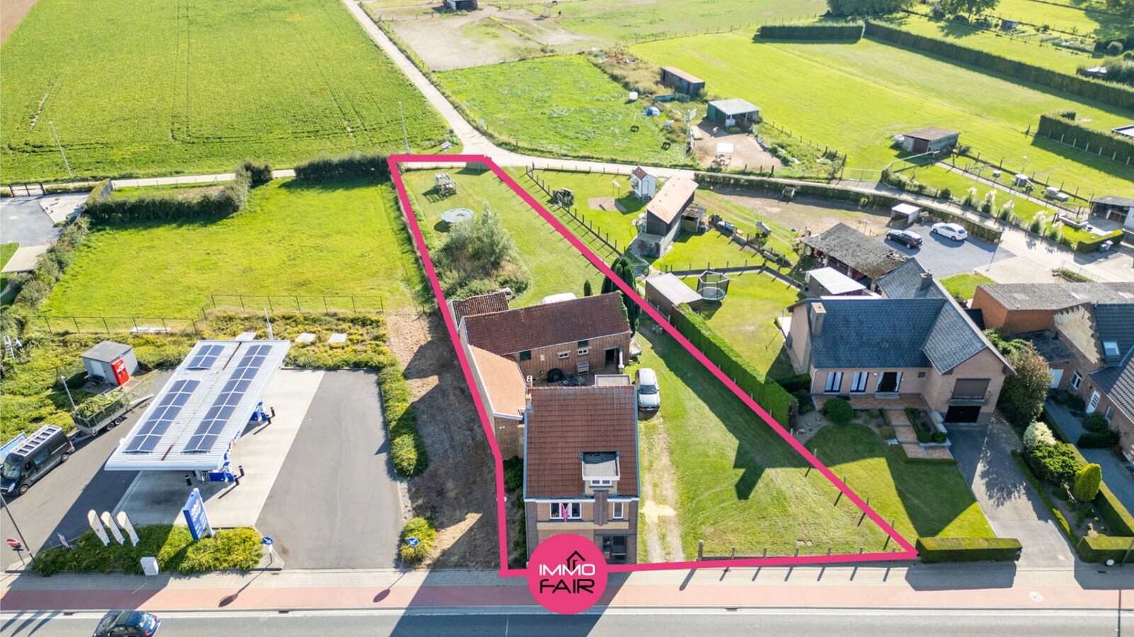 Karakteristieke hoeve met panoramisch zicht aan de achterzijde van perceel! 