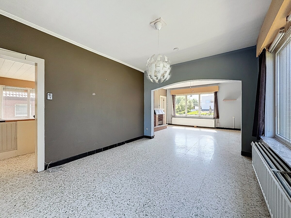 Ruime, te renoveren OB met garage te Zottegem 