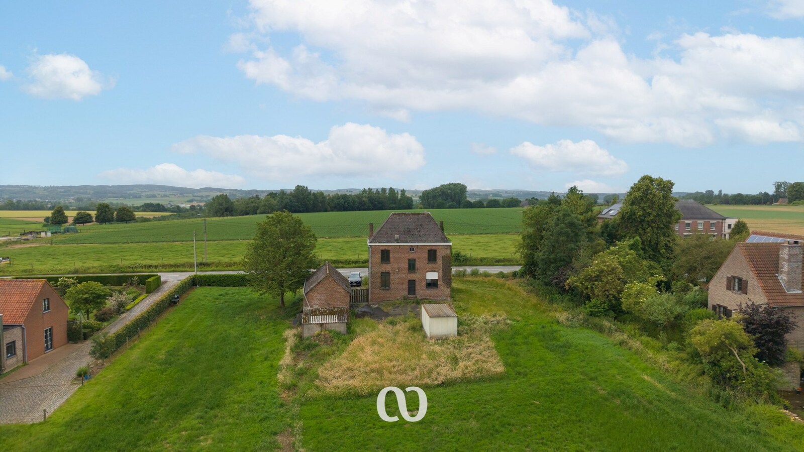 Unieke eigendom met prachtig zicht over de Vlaamse Ardennen op een ruim perceel van 3.310 m² in Horebeke 