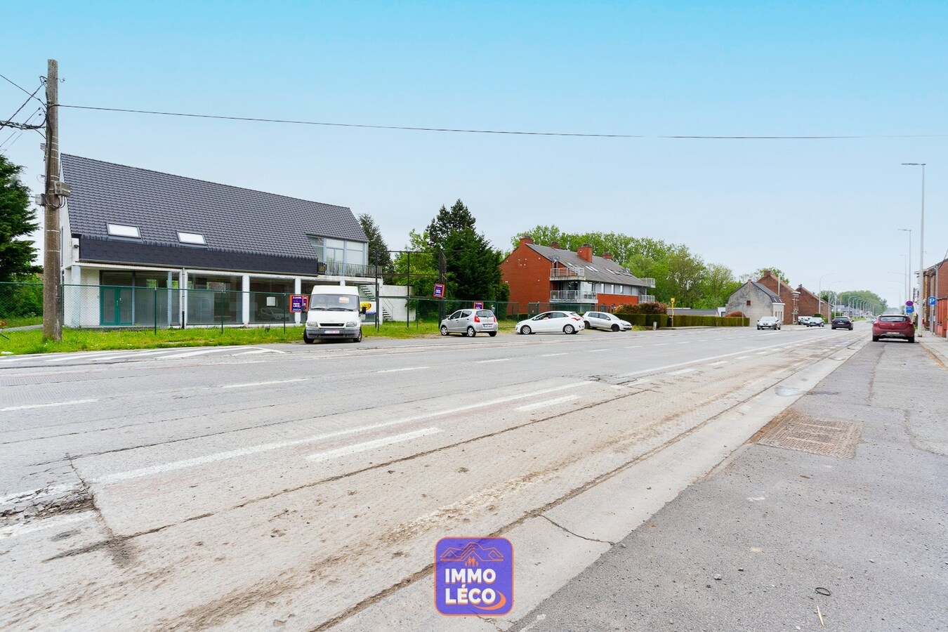 Surface commerciale idéalement située avec parking 