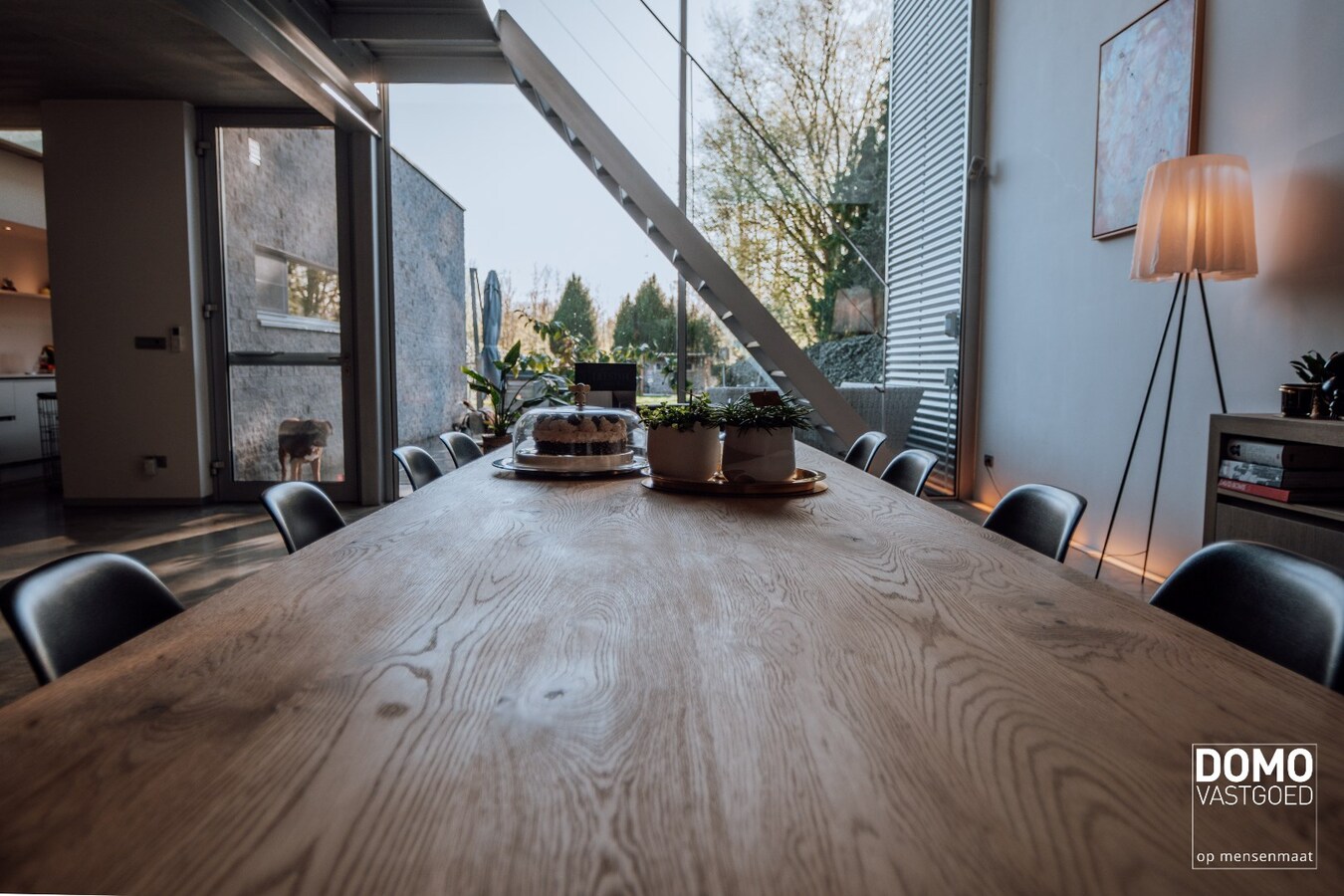 UNIEKE HALF OPEN WONING IN INDUSTRIËLE LOOK MET 3 SLAAPKAMERS, 2 BADKAMERS EN TUIN GELEGEN TE HASSELT 