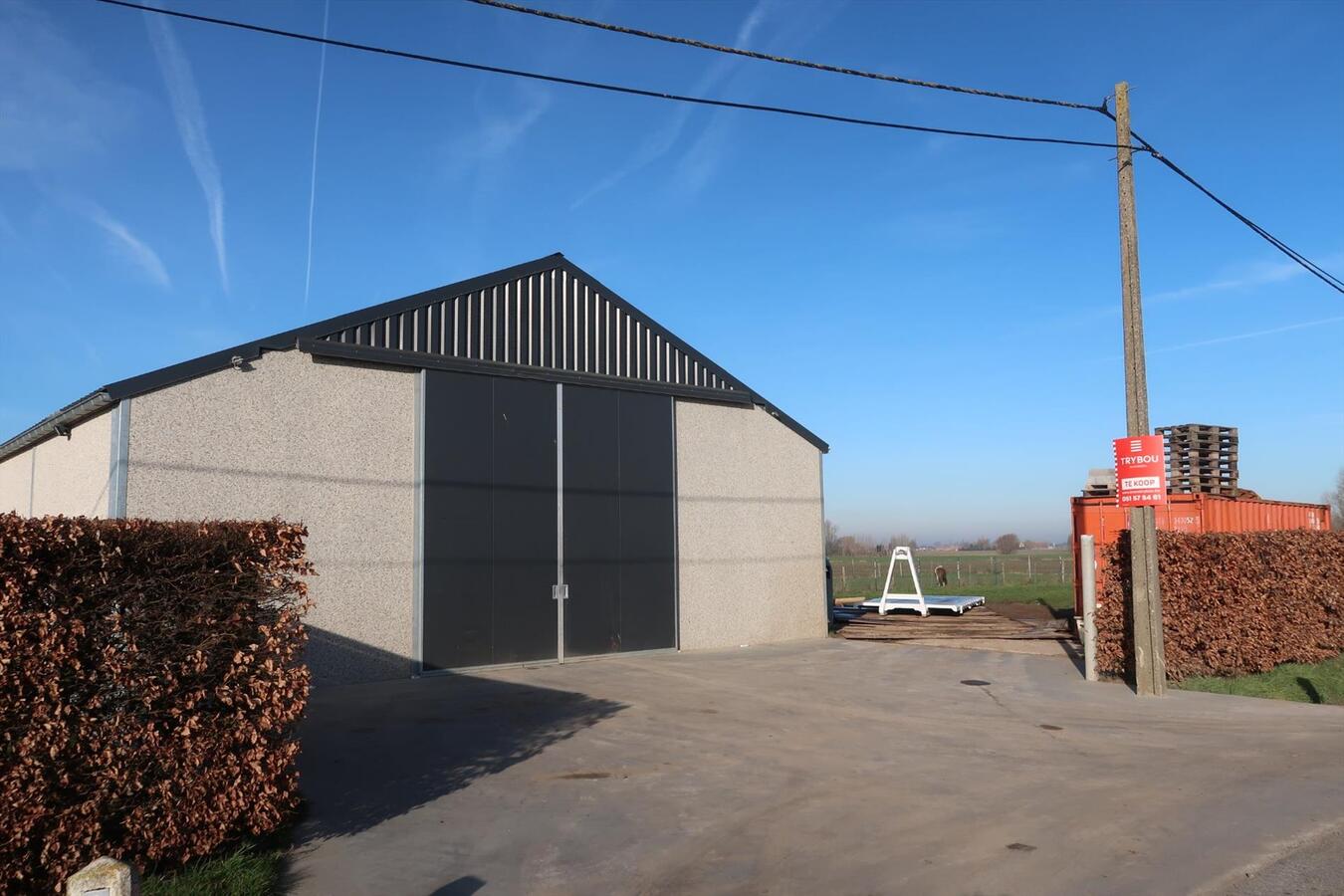 Landelijk gelegen woning met groot bijgebouw op een totale oppervlakte van 4403m² 