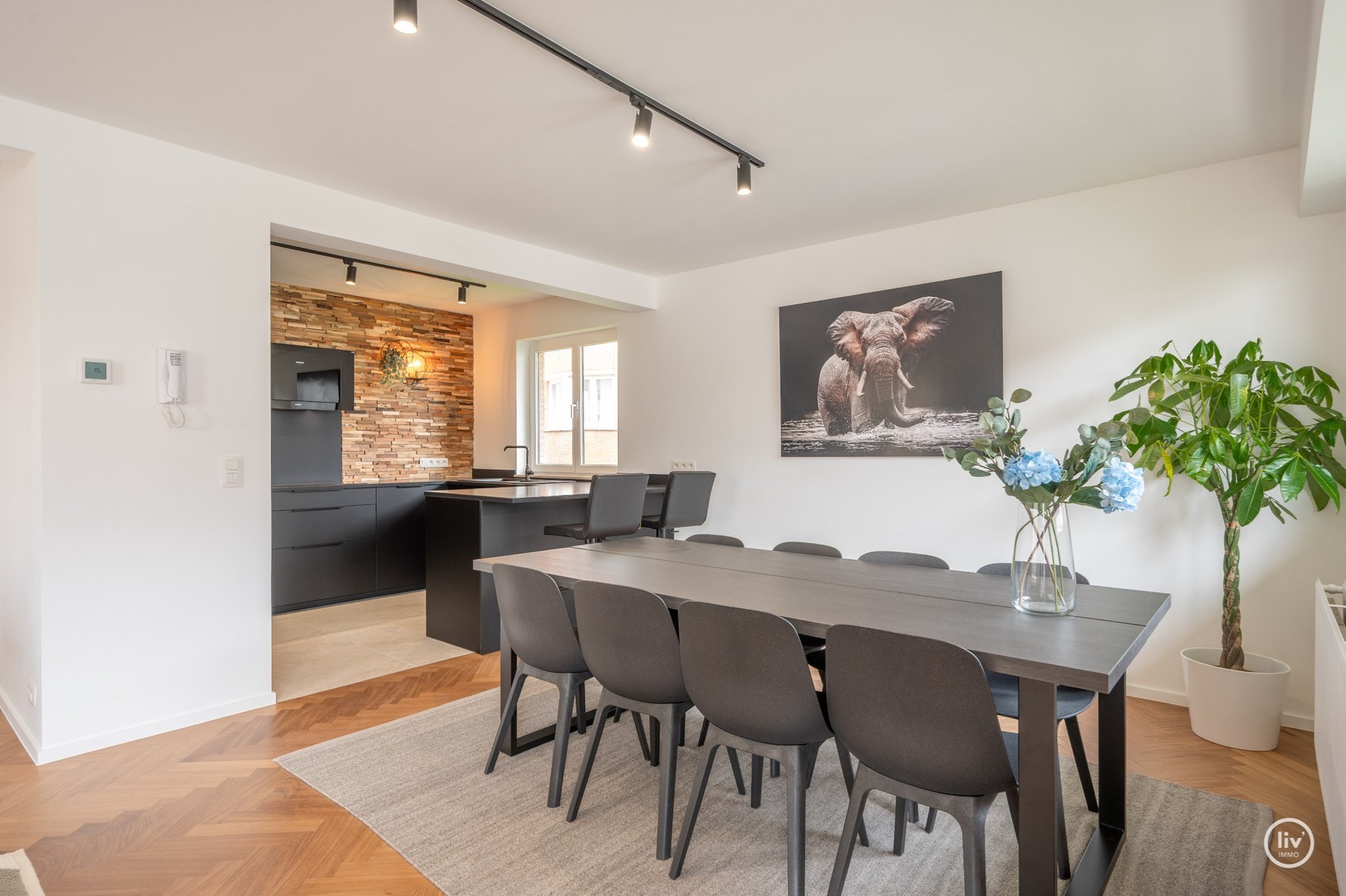 Appartement élégamment rénové avec 3 chambres dans un emplacement de premier choix à Duinbergen - à seulement 100 mètres de la digue! 