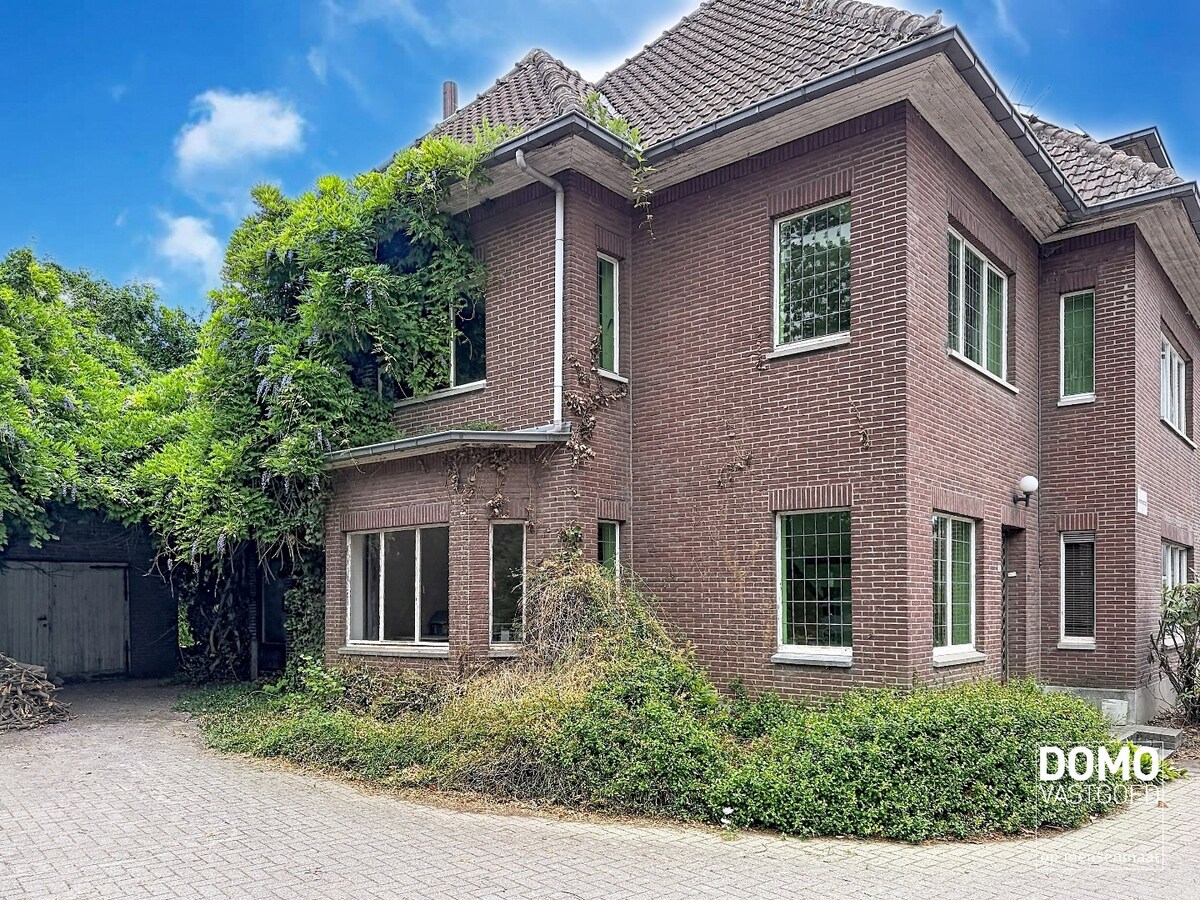 KARAKTERVOLLE RENOVATIEWONING MET 259 M² BEWOONBARE OPPERVLAKTE EN DIEPE WESTGERICHTE TUIN 