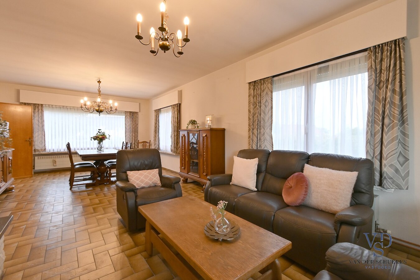 Degelijke laagbouw met grond (> 3600 m²). 