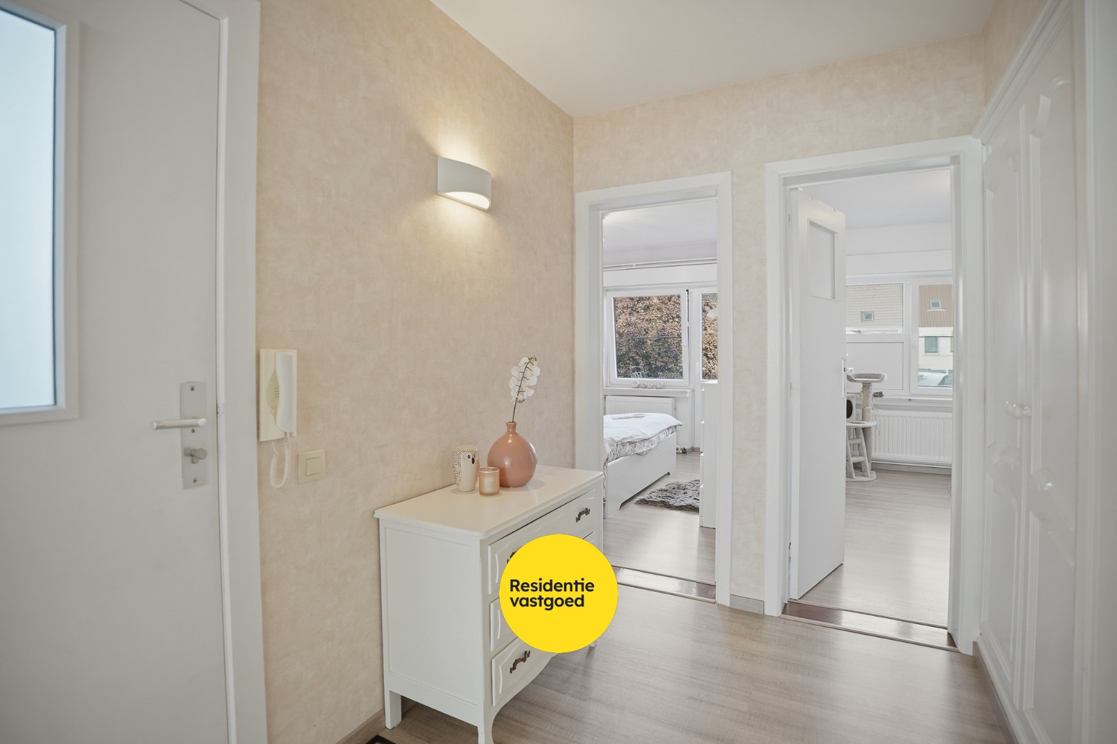 Instapklaar appartement met 2 slpks en garage te Sint-Andries! 