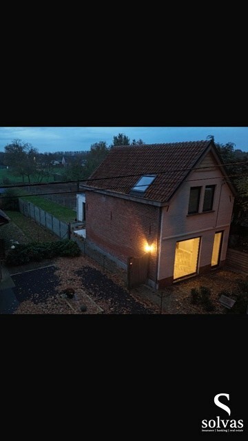 Top gerenoveerde woning met 3 slaapkamers, ruime tuin in prachtige natuur te Aalter EN uiterst energiezuinig. 