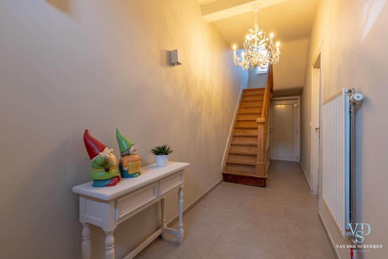 Degelijke, karaktervolle woning met tuintje. UNIEK AANBOD ! 