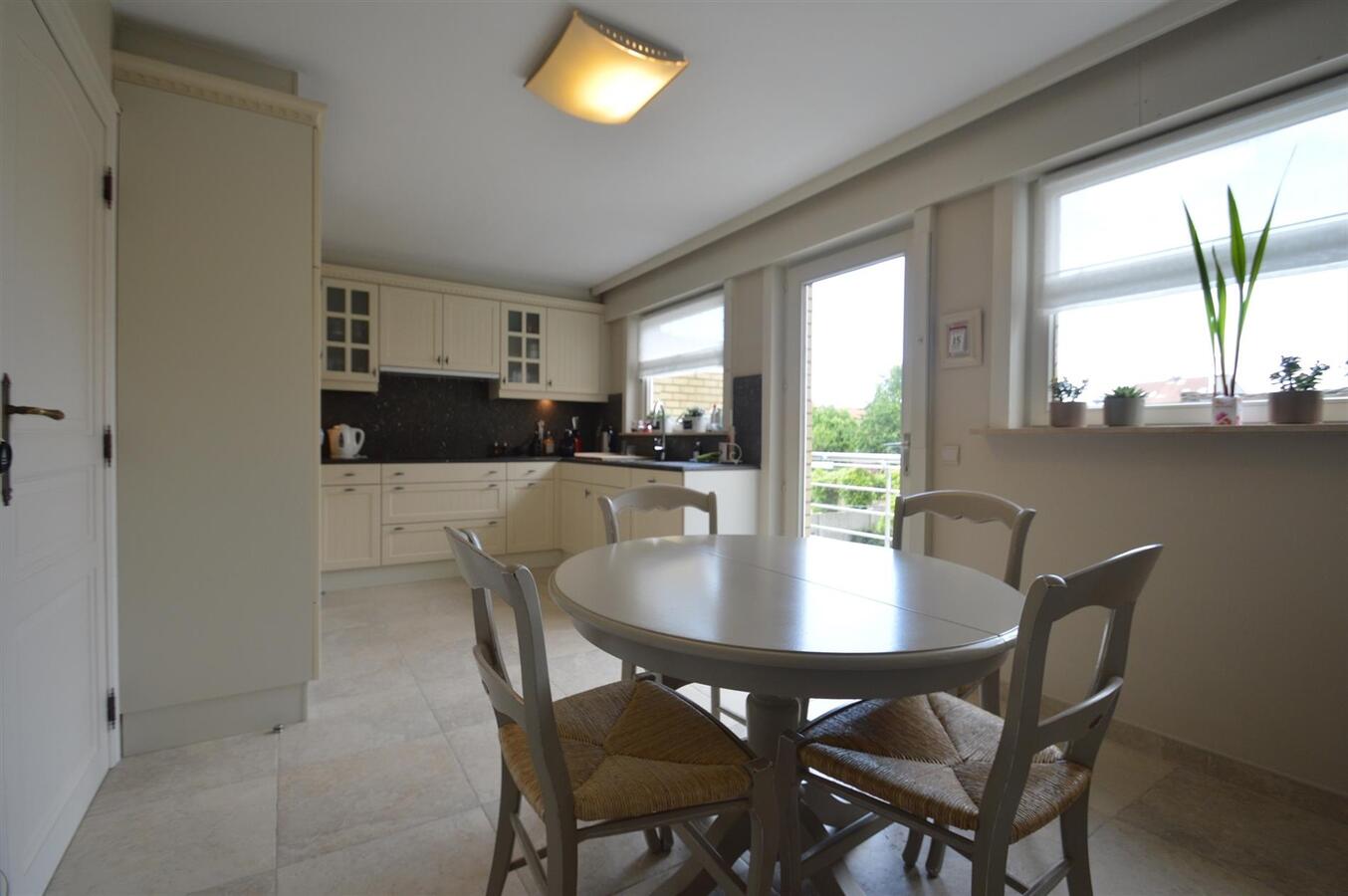 Zeer knappe woning met garage op een rustige ligging - Heist 