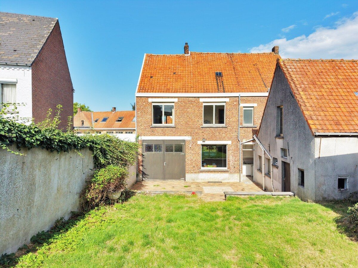 Ruime woning in de pittoreske dorpskern van St-Goriks-Oudenhove 