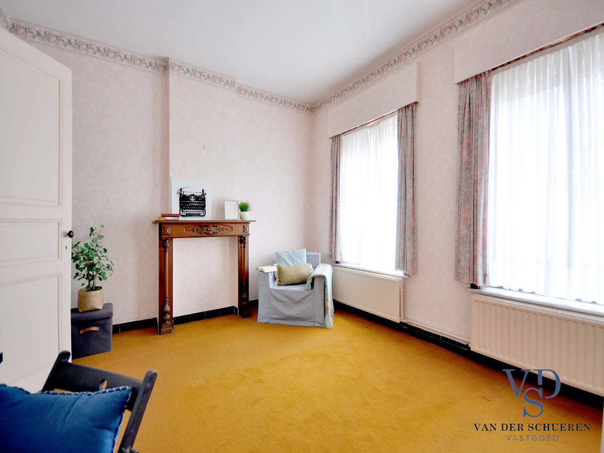 Degelijke en stijlvolle herenwoning. Uitstekend gelegen ! 