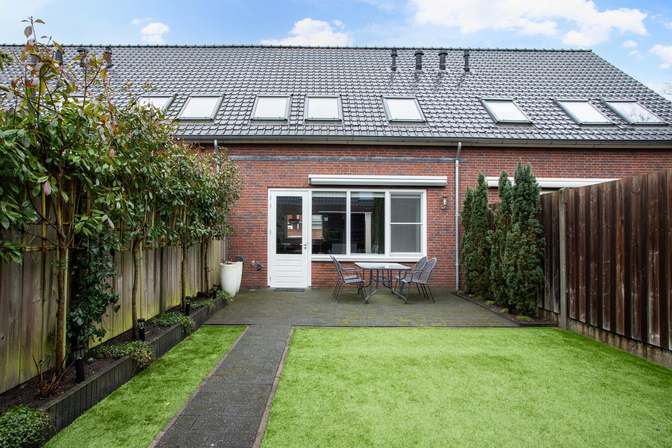 Instapklare tussenwoning met energielabel A in een jonge, kindvriendelijke woonwijk. 