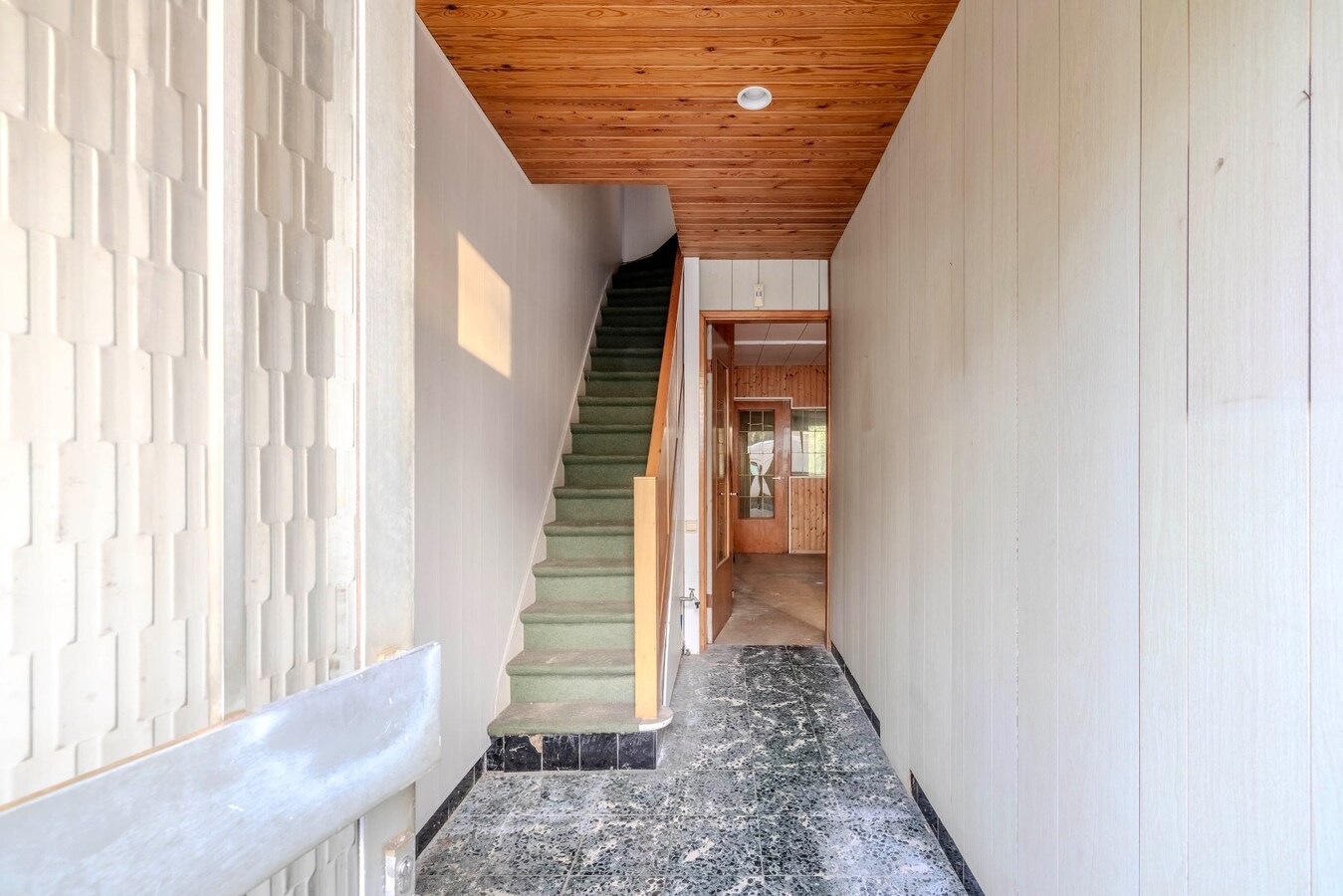 Te renoveren woning met 2 slpk en stadstuin 