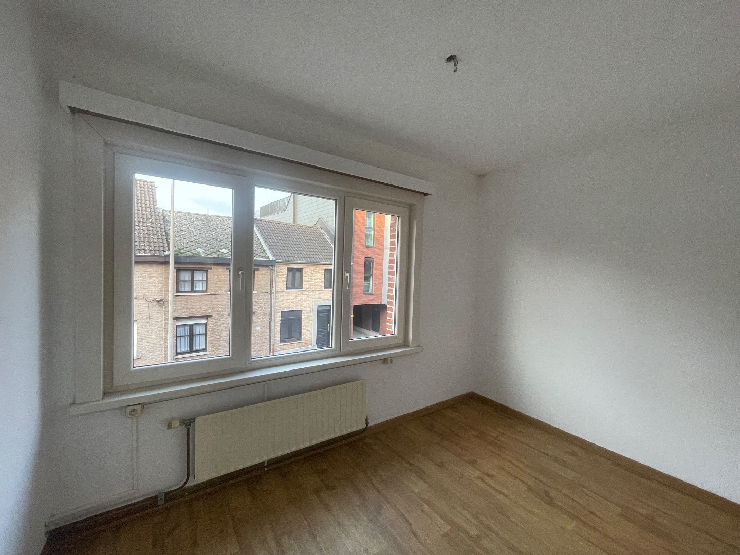 Gezellig rijhuisje te huur met 3 slaapkamers en gezellig terras gelegen in het centrum van Geel! 