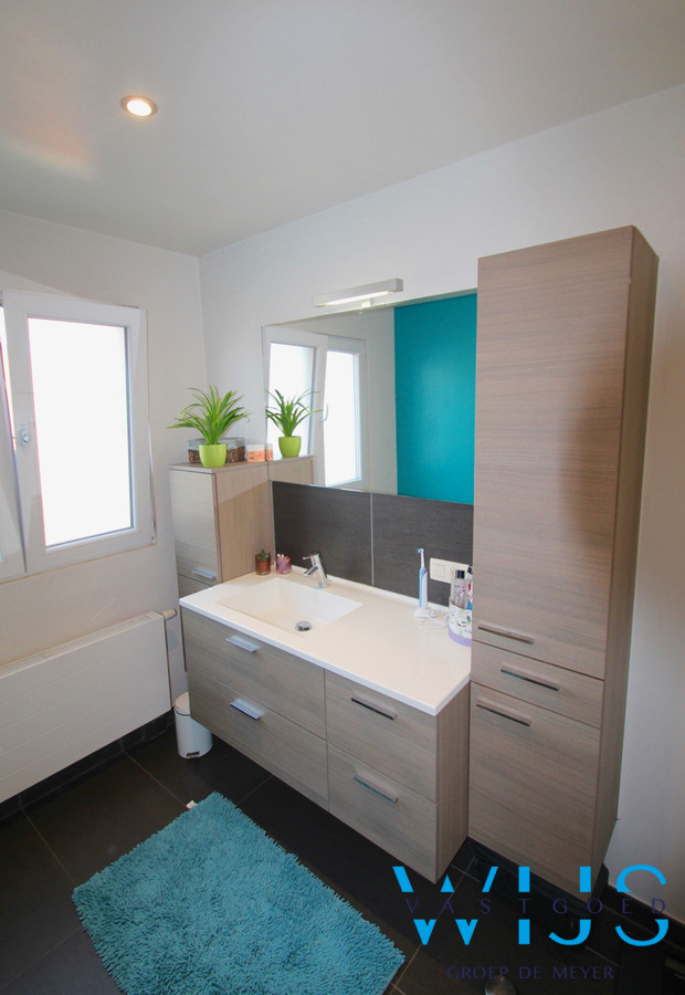 Zeer ruim &amp; recent woonhuis hartje ERTVELDE ! 