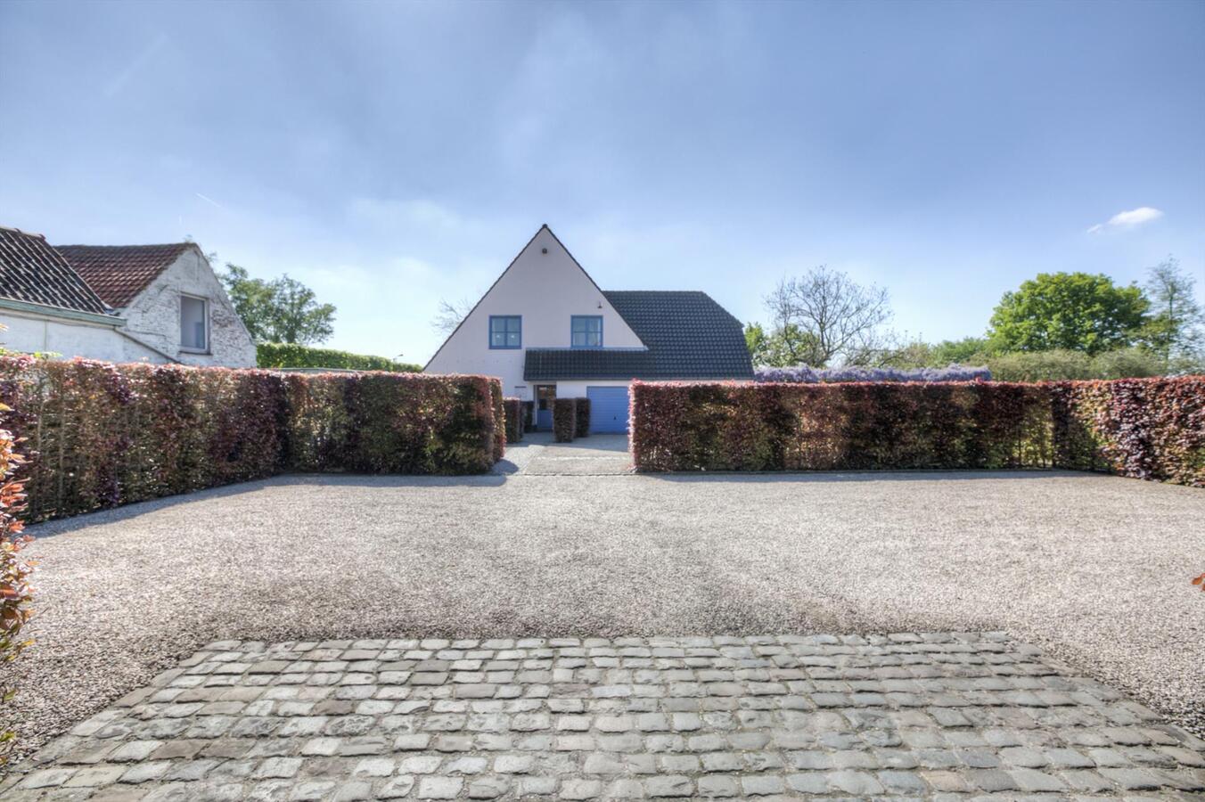 Ruime villa met praktijkruimte en prachtige tuin 